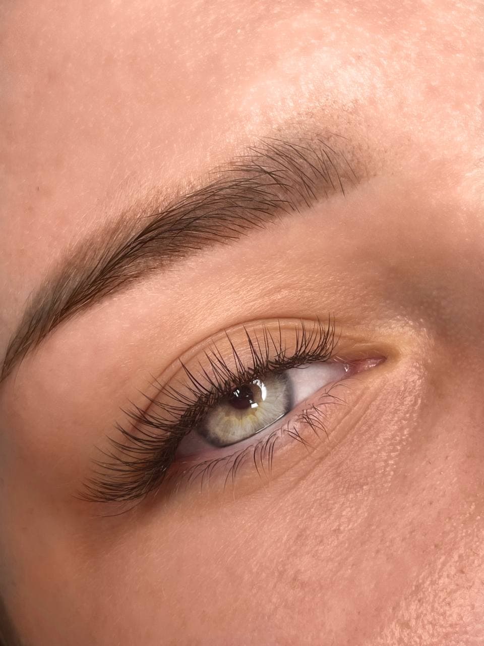 Naturalna stylizacja rzęs i brwi